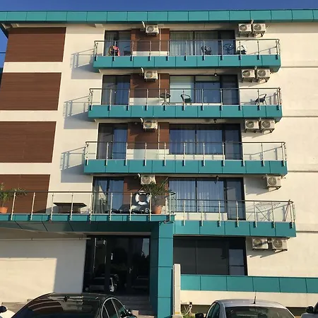 Ely Mamaia